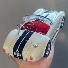 Load image into Gallery viewer, 1:24 Ford Shelby Cobra 427 Roadster 1965 S/C Alloy Die Cast Model Classic Vintage Car Sound And Light Birthday Children Toy Cars