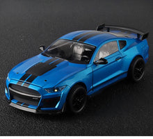 Load image into Gallery viewer, 1:18 Ford Mustang GT500 Diecast Car