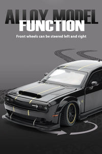 1:32 Dodge Challenger SRT Hellcat Diecast Car