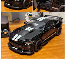 Load image into Gallery viewer, 1:18 Ford Mustang GT500 Diecast Car
