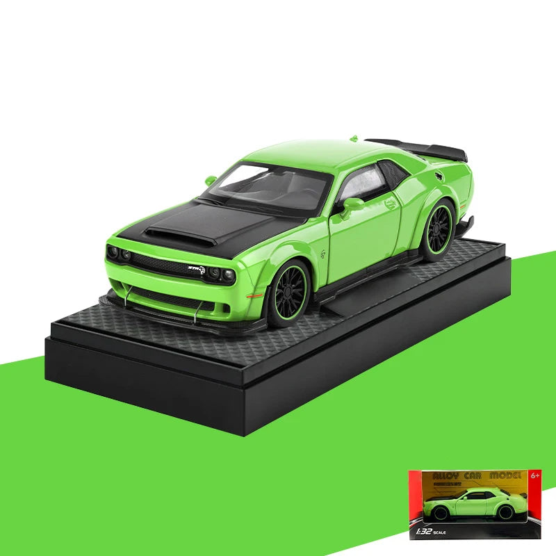 1:32 Dodge Challenger SRT Hellcat Diecast Car