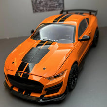Load image into Gallery viewer, 1:18 Ford Mustang GT500 Diecast Car