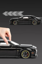Load image into Gallery viewer, 1:32 Dodge Challenger SRT Hellcat Diecast Car