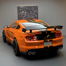 Load image into Gallery viewer, 1:18 Ford Mustang GT500 Diecast Car