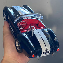Load image into Gallery viewer, 1:24 Ford Shelby Cobra 427 Roadster 1965 S/C Alloy Die Cast Model Classic Vintage Car Sound And Light Birthday Children Toy Cars